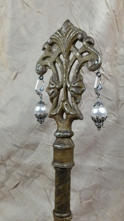 Video: Borgia Pearl Earring in White Pearl by Rabbitwood and Reason