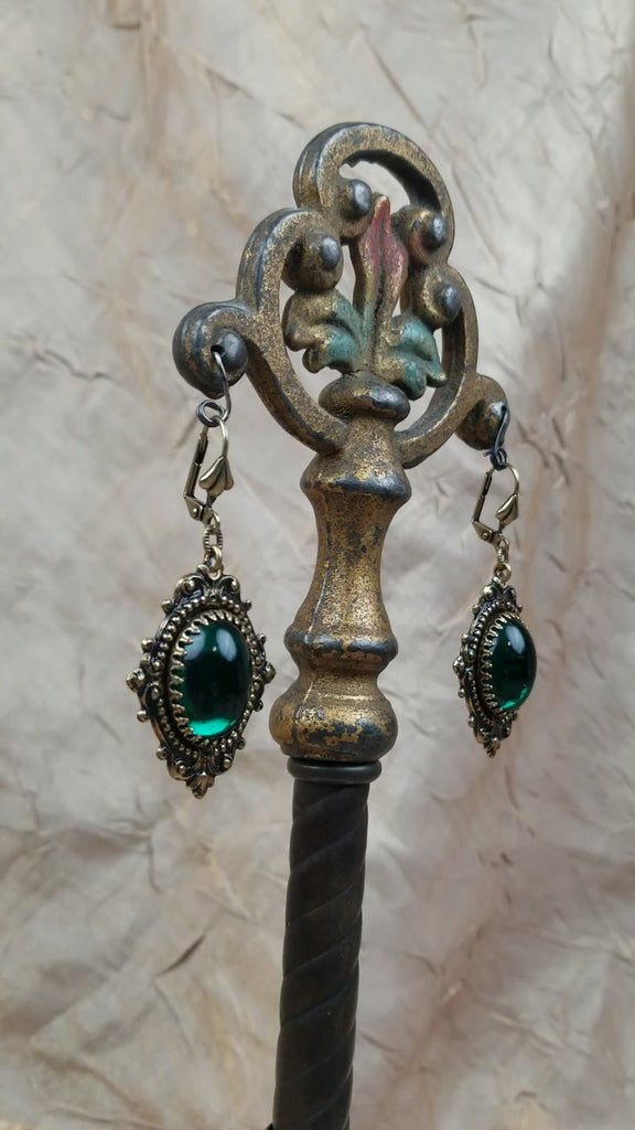 Video: Countess Earrings in Emerald and Antiqued Brass by Rabbitwood and Reason